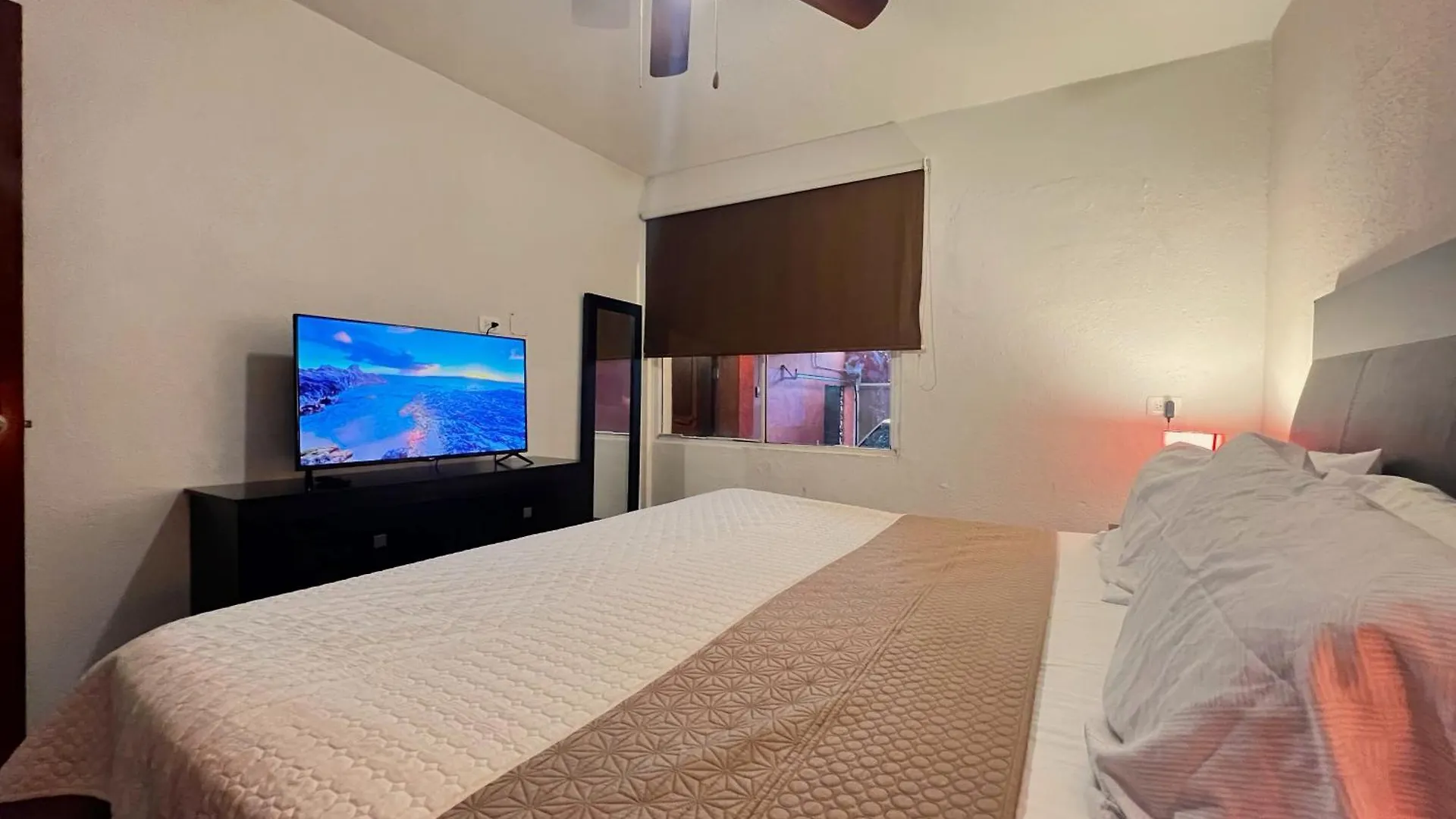 Casa Revolucion: 2Br/2Ba Casita Close To Downtown With Private Parking Cabo San Lucas Apartament